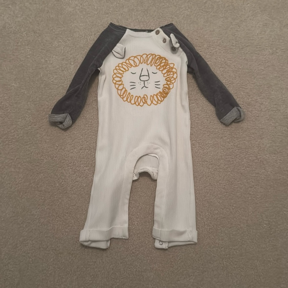 Mud pie 6-9M lion one piece